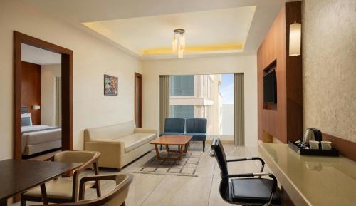 Hazel One-Bedroom King Suite with City View