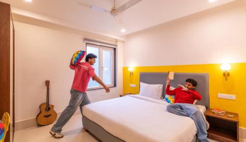 Deluxe Private AC Room with Ensuite Bathroom – B Block