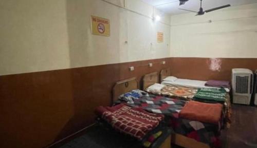 Single Bed in Mixed Dormitory Room