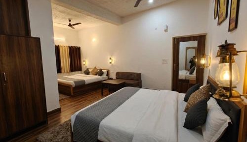 Deluxe Family Room