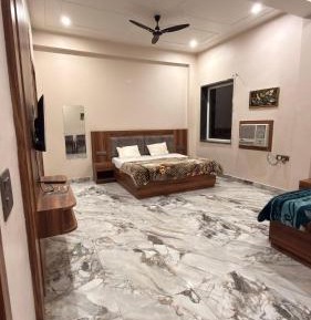 Deluxe Family Room