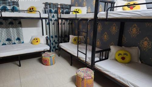 10-Bed Mixed Dormitory Room