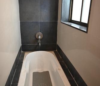 Premium Family Room with bath Tub