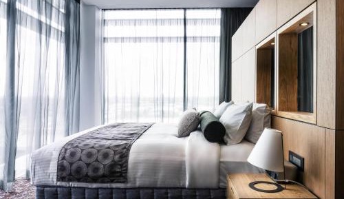 Deluxe Apartment with King Bed