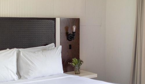 Heritage King Room