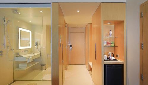 Premier Room 2 Single Beds Ocean View with Premier Lounge Access along with 2 Pieces of Laundry per room per night on non-cumulative basis.