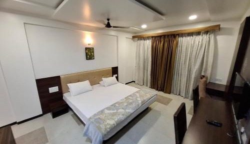 Deluxe King Room
