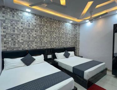 Quadruple Room with Private Bathroom