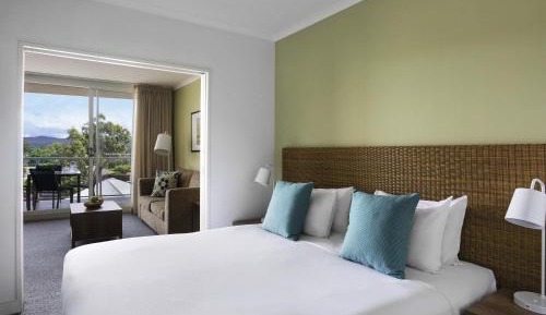 One-bedroom spa suite - town-hinterland view