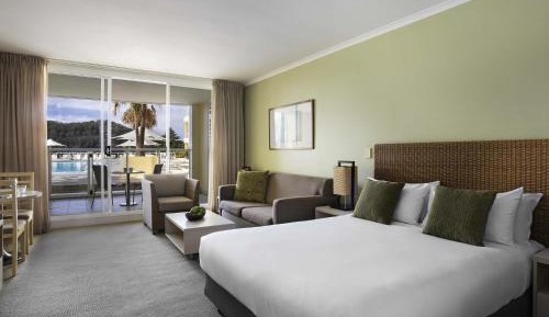 Studio Suite - Pool Access