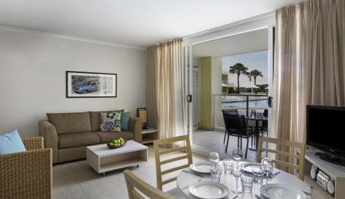 Two-bedroom spa suite - pool access