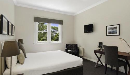 Elms Wing Room