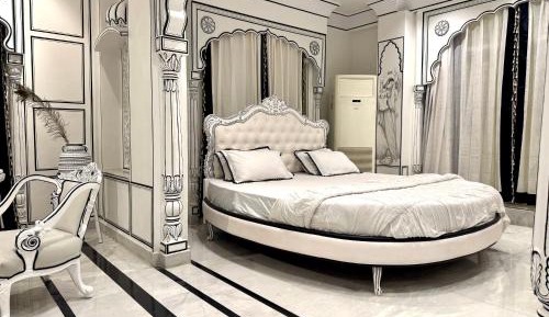 Queen Suite with Spa Bath