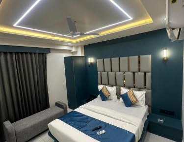 Deluxe Double Room (2 Adults + 1 Child)