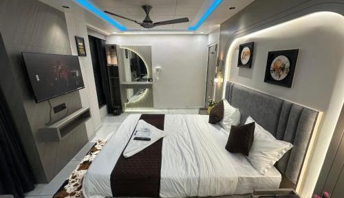 Suite with Hot Tub