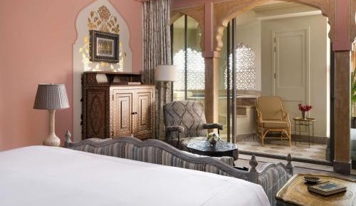 Landmark Room with King Bed : INR 3,000 hotel credit on F&B once during the stay.