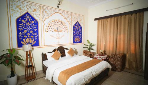 Deluxe Room (2 Adults + 1 Child)