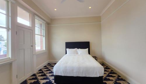 Queen Balcony Room (Shared Bathroom)