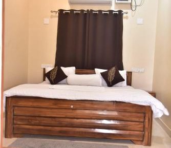Deluxe Double Room (2 Adults + 1 Child)