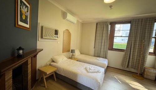Twin Room with Private Bathroom