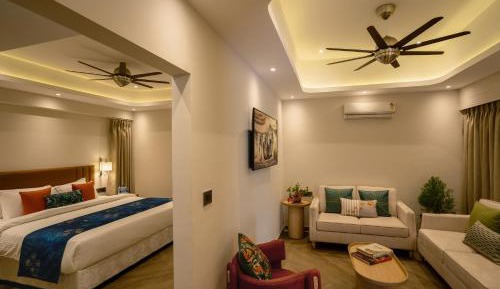 Deluxe Suite with Pool View King Bed