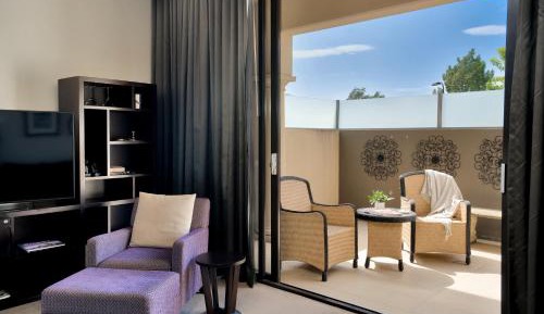 Spa Suite Courtyard with Free Parking and WIFI