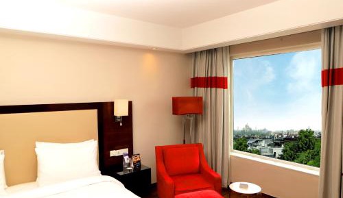 Executive Room Taj Mahal View with 10% discount on food, beverages and laundry | 50% discount on spa until 5pm | 1+1 IMFL Happy Hours from 1pm to 5pm  (Henry's Pub Only) |  | Cookies & Chocolate platter per stay | 10 min foot massage