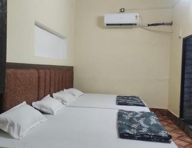 Quadruple Room with Private Bathroom