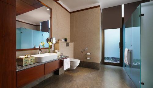 Luxury Room Courtyard View with Sit Out - King Bed