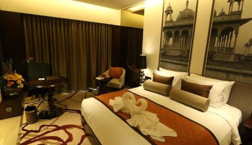Deluxe King Room - 15% off on One-way Airport Transfers, Spa, Food & Beverage & Laundry