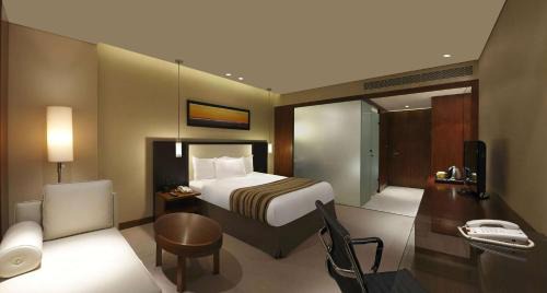 Hilton Guest Room Queen Bed