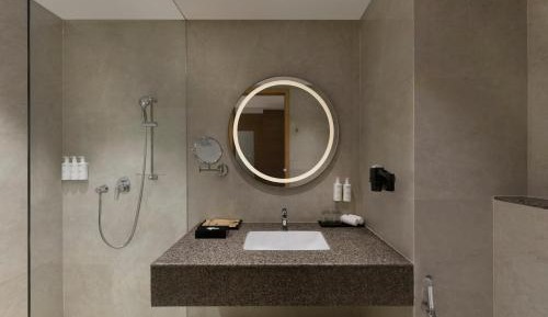 Classic Twin Room | 25% discount on F&B, Laundry and Transport