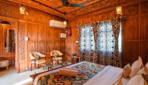 Superior Room with Bathtub