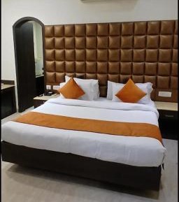 Deluxe Room (2 Adults + 1 Child)