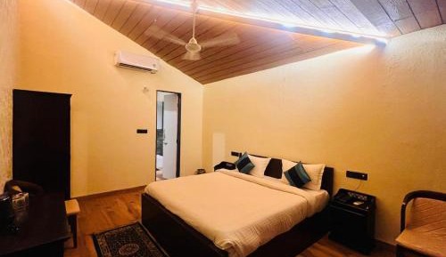Deluxe Queen Room