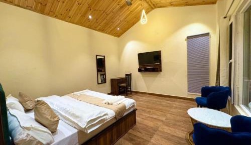 Double Room with Balcony (2 Adults + 1 Child)