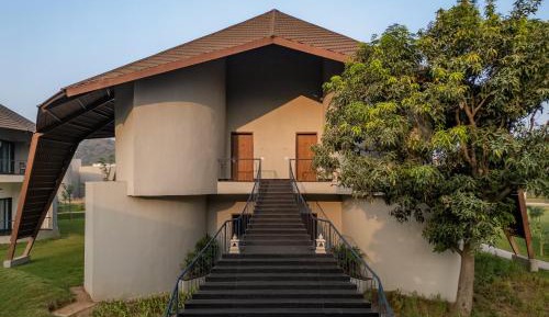  Fire Villa with Balcony: 10% discount on Food & Beverages (excluding In-Room Dining and Liquor), 10% discount on Spa Services, Laundry Services, Complimentary Happy Hour Offer – Buy 1 Get 1 Free, available daily from 11:00 AM to 7:00 PM.