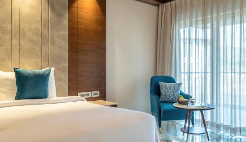 Lagoon Villa: 10% discount on Food & Beverages (excluding In-Room Dining and Liquor), 10% discount on Spa Services, Laundry Services, Complimentary Happy Hour Offer – Buy 1 Get 1 Free, available daily from 11:00 AM to 7:00 PM.