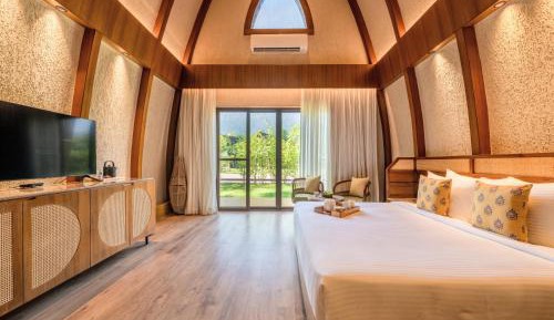 Bamboo Villa:10% discount on Food & Beverages (excluding In-Room Dining and Liquor), 10% discount on Spa Services, Laundry Services, Complimentary Happy Hour Offer – Buy 1 Get 1 Free, available daily from 11:00 AM to 7:00 PM.