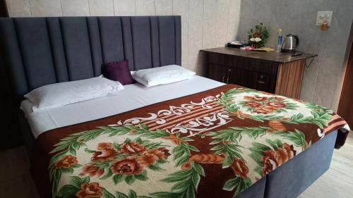 Deluxe Room (2 Adults + 1 Child)