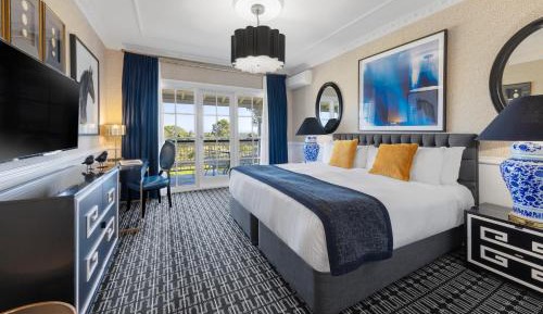 Standard King Room with Valley View