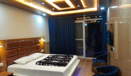 Three-Bedroom Premium Apartment with Balcony