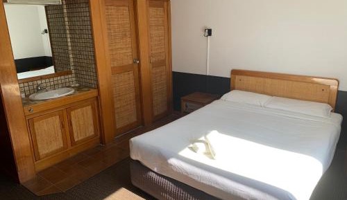 Deluxe Queen Room