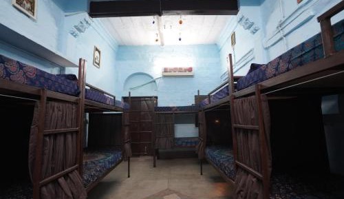 10-Bed Mixed Dormitory Room