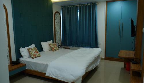 Standard King Room