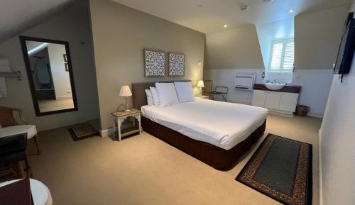 Peacock room Suite 3