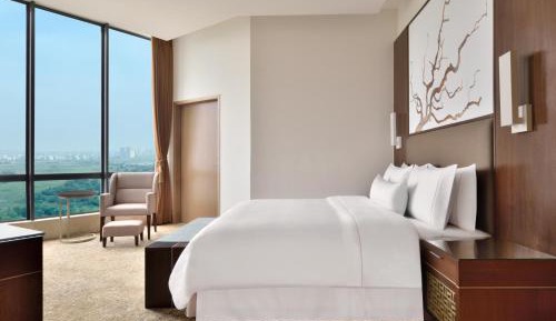 Deluxe King Room with Bathtub, 20% F&B Discount & Happy Hours (1 + 1 IMFL - 4 pm to 8 pm at 31/32)