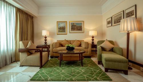 Deco Suite with Round Trip Airport Transfer and INR 5000 Property credit