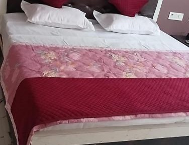 Deluxe Room (2 Adults + 1 Child)