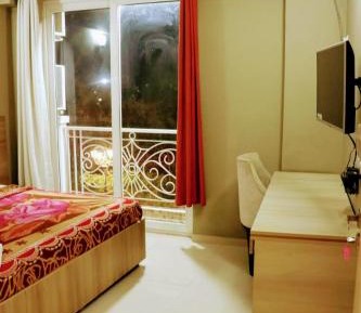 Studio with Balcony